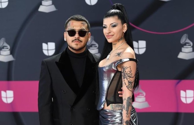 Nodal grita su amor a Cazzu en los Latin Grammy:
